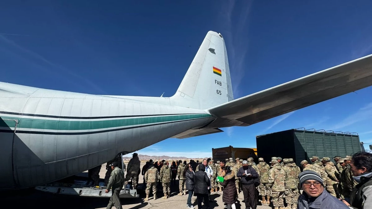 Gobierno envía medicamentos a Potosí en un avión Hércules de la FAB